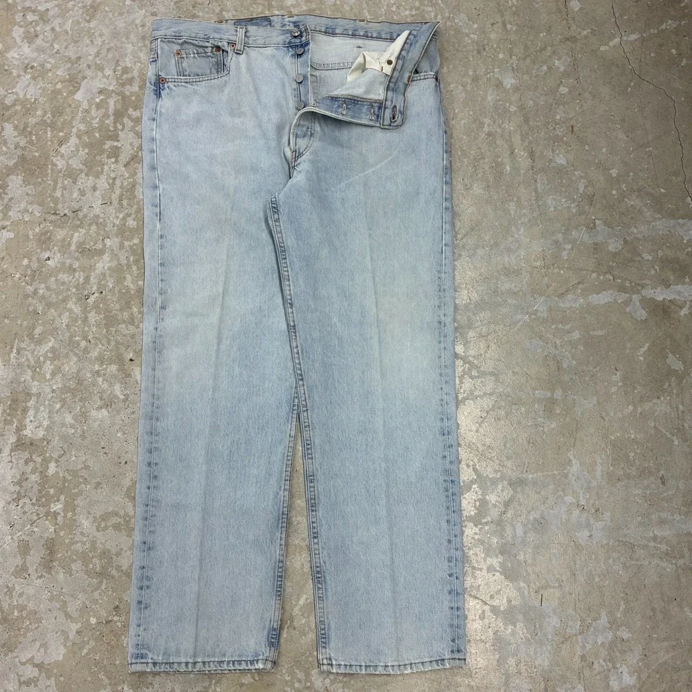 Vintage Levis 501Jeans Mens 40x30 USA Straight Light Faded Denim 90s Farmer Work